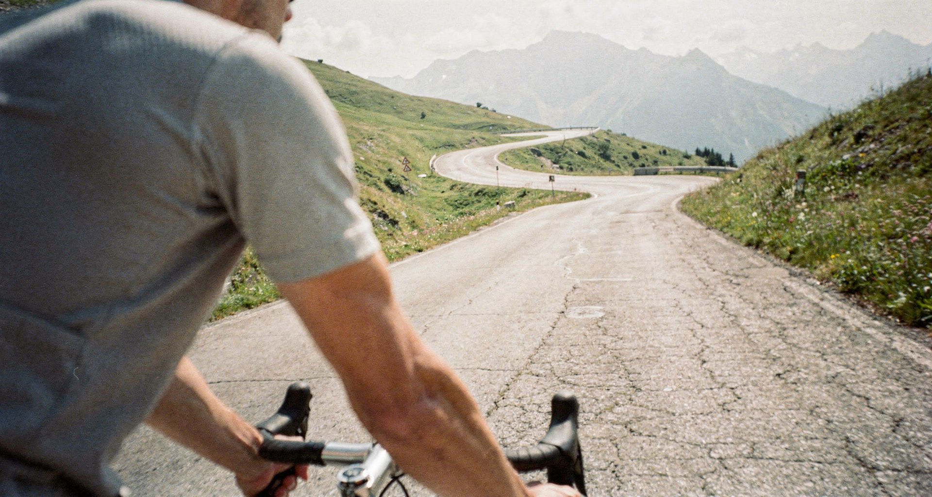 Fahrradhandschuhe Sommer 2026: fingerlos oder belüftet? - Alpensattel.de